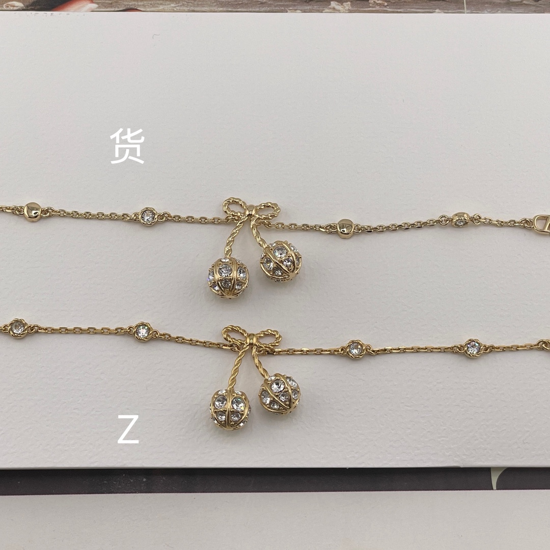 【】 Z VS 我们！认准我们家出品！只对标官网❗️无限放大对比！饰品类的工艺现在对于我们来说，完完全全