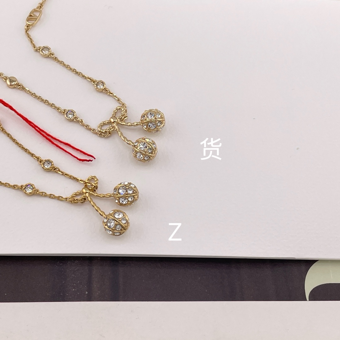 【】 Z VS 我们！认准我们家出品！只对标官网❗️无限放大对比！饰品类的工艺现在对于我们来说，完完全全