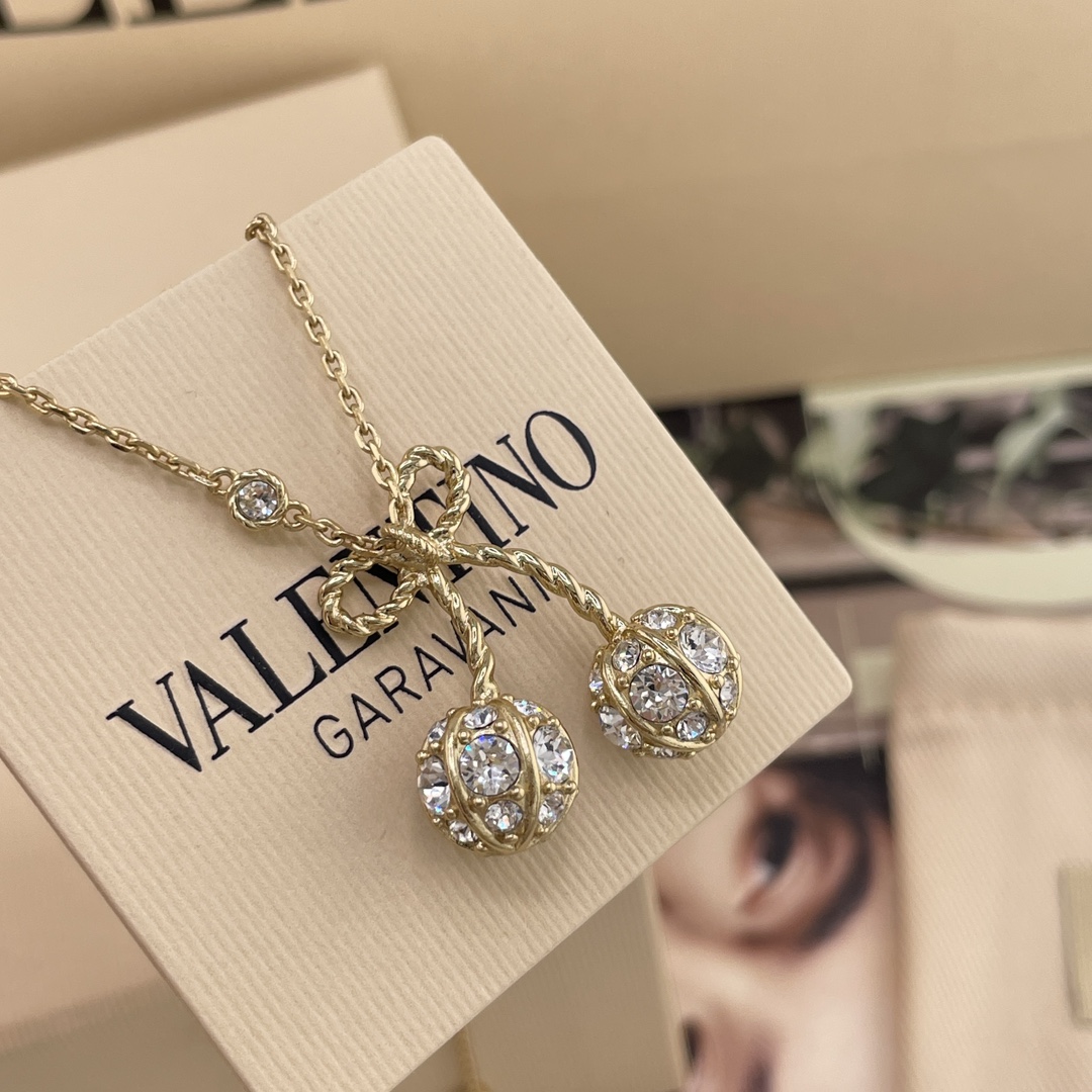 【【华伦满钻樱桃项链】Z 6700,宋祖儿同款❤️‍。绝美🍒，超级bling✨一眼爱上，太美啦！！太太太