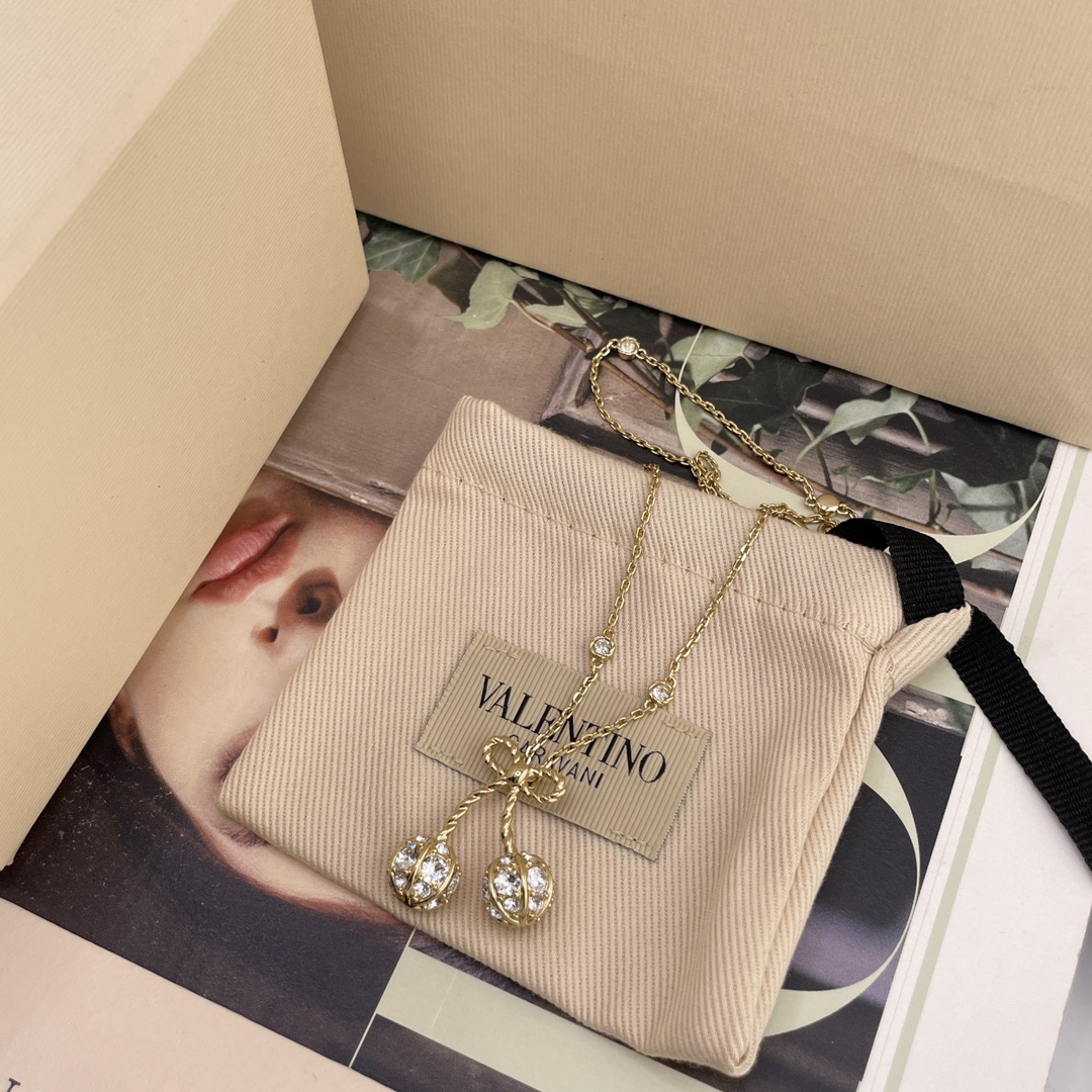 【【华伦满钻樱桃项链】Z 6700,宋祖儿同款❤️‍。绝美🍒，超级bling✨一眼爱上，太美啦！！太太太