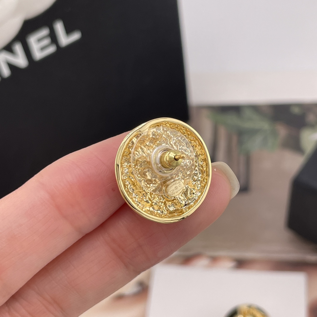 【【香破碎半金球耳钉】Z 5200！量大咨询客Fu❗️C早春最新款🤩🤩现货老规矩先到先得！！质感满分💯👍
