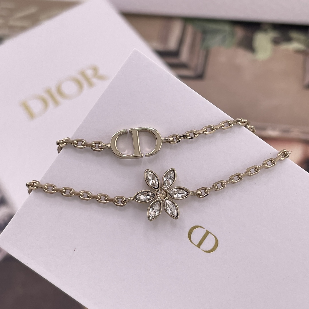【【D 满钻大小雏菊多配件项链】Z 5700，量大咨询客Fu❗️！老规矩先到先得！26年早春最新款绝美系