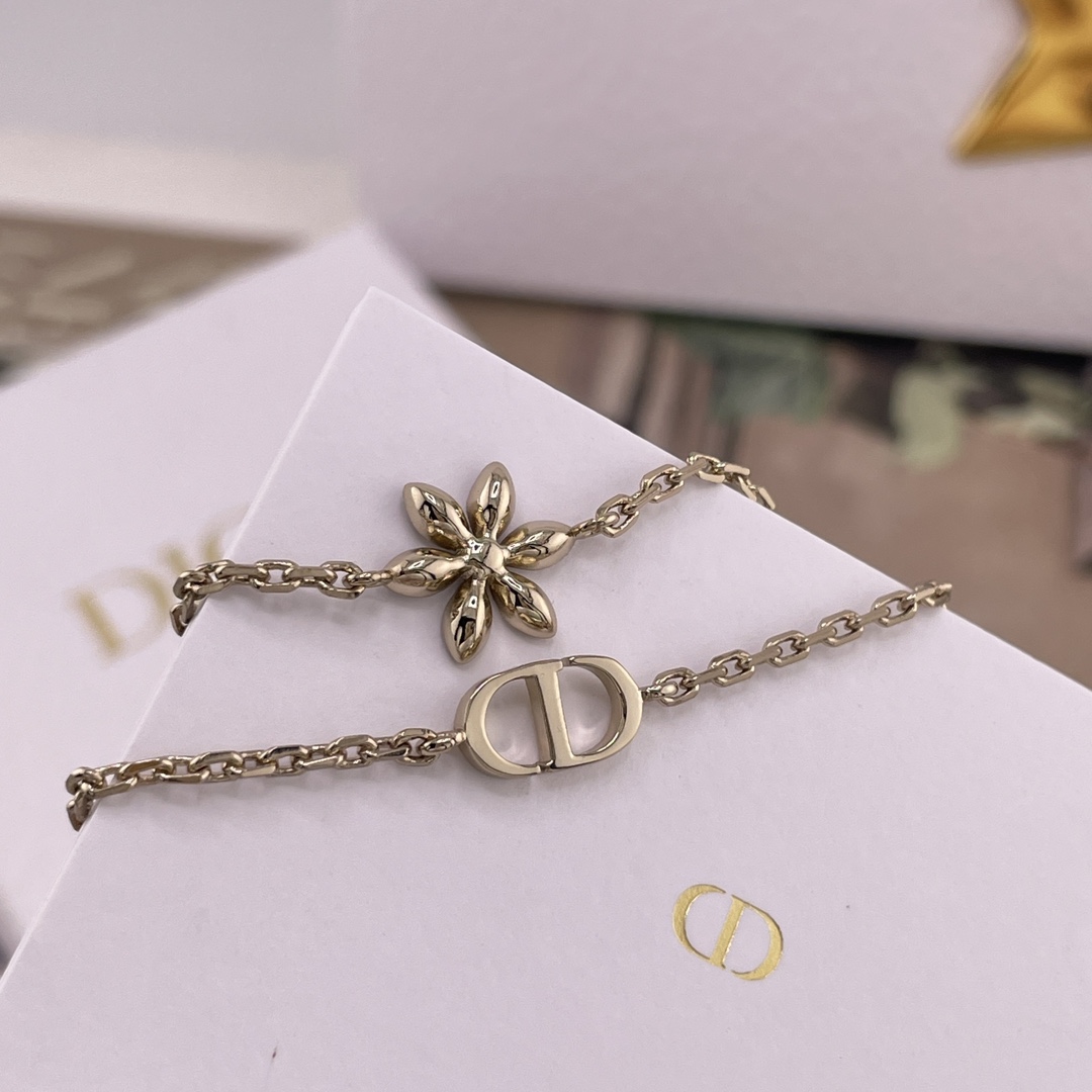 【【D 满钻大小雏菊多配件项链】Z 5700，量大咨询客Fu❗️！老规矩先到先得！26年早春最新款绝美系