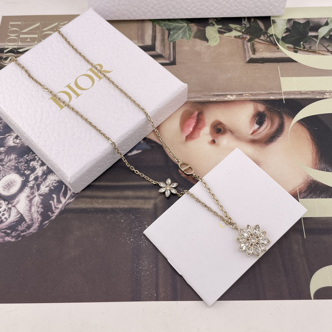 【【D 满钻大小雏菊多配件项链】Z 5700，量大咨询客Fu❗️！老规矩先到先得！26年早春最新款绝美系