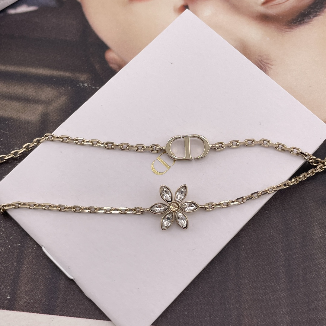 【【D 满钻大小雏菊多配件项链】Z 5700，量大咨询客Fu❗️！老规矩先到先得！26年早春最新款绝美系