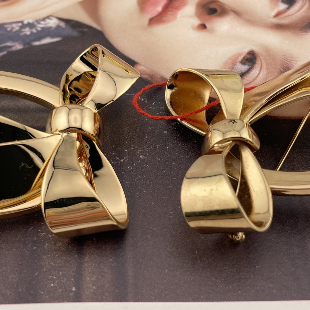 【】 Z VS 我们！认准我们家出品！只对标官网❗️无限放大对比！饰品类的工艺现在对于我们来说，完完全全