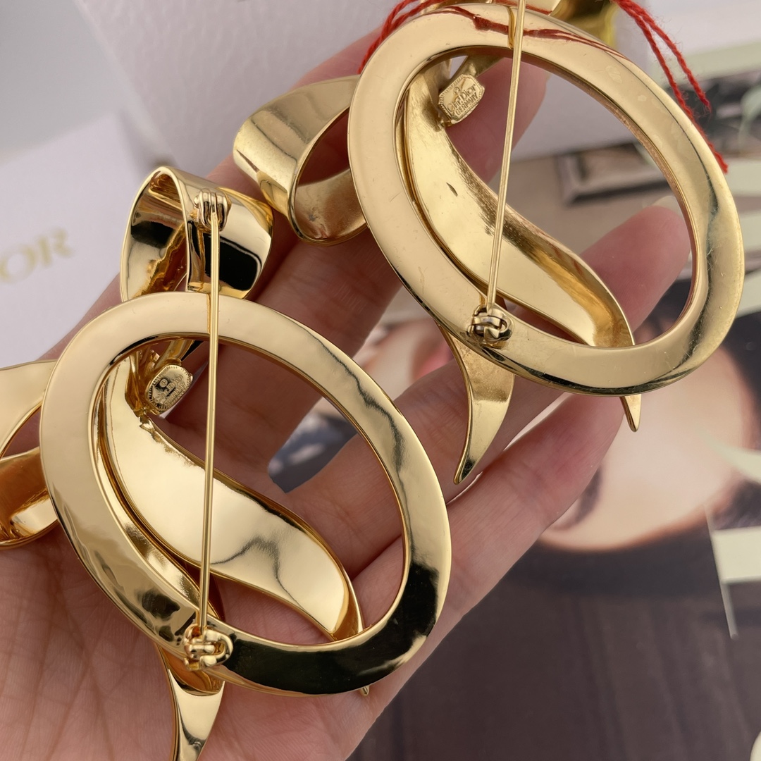 【】 Z VS 我们！认准我们家出品！只对标官网❗️无限放大对比！饰品类的工艺现在对于我们来说，完完全全