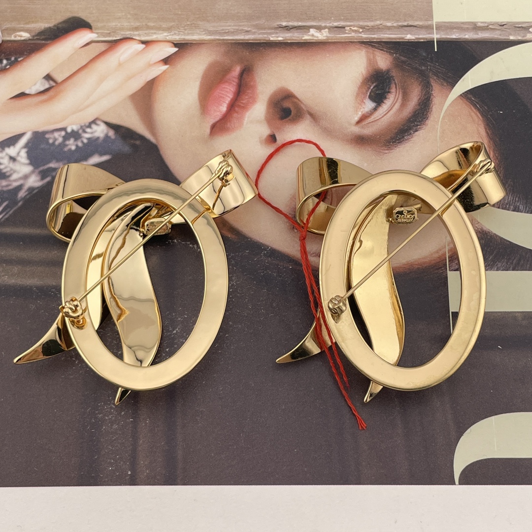 【】 Z VS 我们！认准我们家出品！只对标官网❗️无限放大对比！饰品类的工艺现在对于我们来说，完完全全