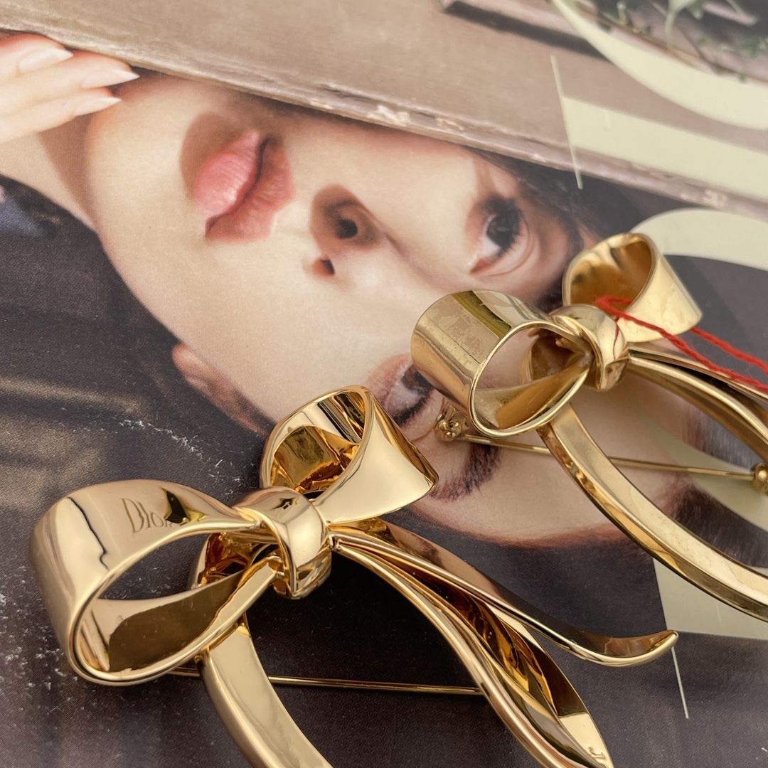 【】 Z VS 我们！认准我们家出品！只对标官网❗️无限放大对比！饰品类的工艺现在对于我们来说，完完全全