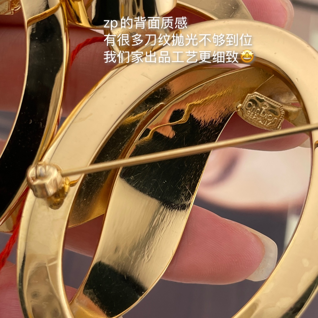 【】 Z VS 我们！认准我们家出品！只对标官网❗️无限放大对比！饰品类的工艺现在对于我们来说，完完全全