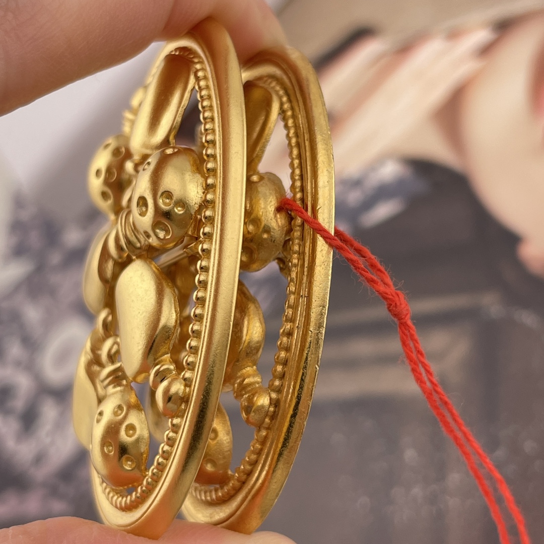 【】 Z VS 我们！认准我们家出品！只对标官网❗️无限放大对比！饰品类的工艺现在对于我们来说，完完全全