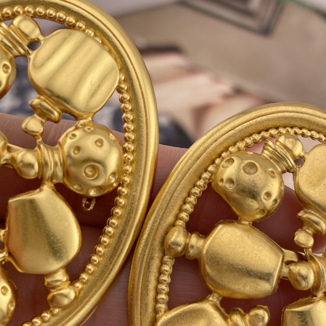 【】 Z VS 我们！认准我们家出品！只对标官网❗️无限放大对比！饰品类的工艺现在对于我们来说，完完全全