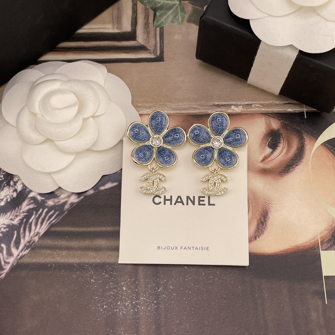 【【香仿牛仔花花吊c耳钉】代购溢价购Z 6500!，辛芷蕾同款！26早春最新款爆款仿牛仔系列！全网首发！