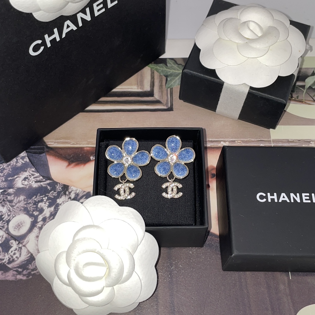 【【香仿牛仔花花吊c耳钉】代购溢价购Z 6500!，辛芷蕾同款！26早春最新款爆款仿牛仔系列！全网首发！