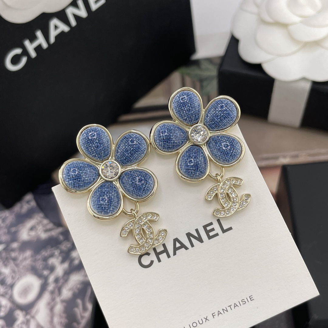 【【香仿牛仔花花吊c耳钉】代购溢价购Z 6500!，辛芷蕾同款！26早春最新款爆款仿牛仔系列！全网首发！