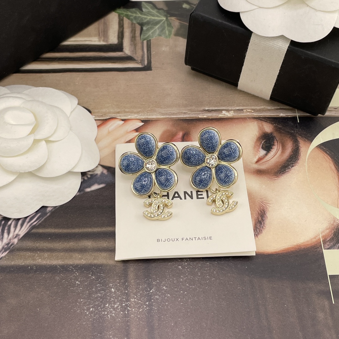 【【香仿牛仔花花吊c耳钉】代购溢价购Z 6500!，辛芷蕾同款！26早春最新款爆款仿牛仔系列！全网首发！