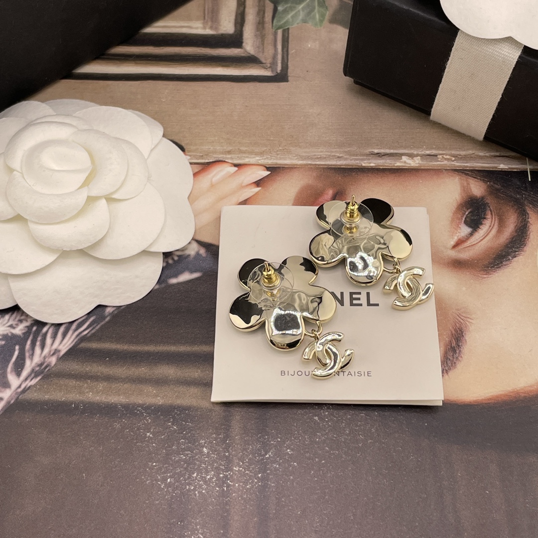 【【香仿牛仔花花吊c耳钉】代购溢价购Z 6500!，辛芷蕾同款！26早春最新款爆款仿牛仔系列！全网首发！