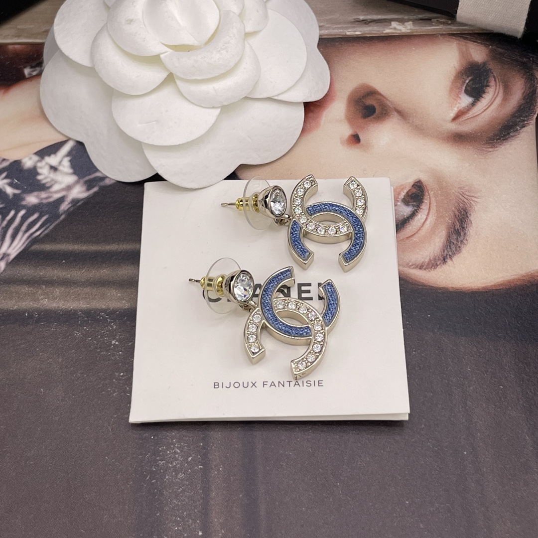 【【香钻吊仿牛仔拼钻双c耳钉】Z 5500！量大咨询客Fu❗️26早春最。爆款仿牛仔系列❗️巨巨巨火爆。