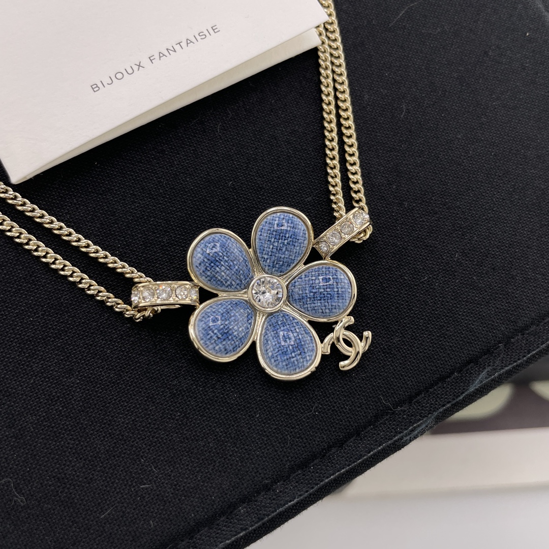 【【香仿牛仔花花吊c短项链】Z 7000!，辛芷蕾同款！26早春最新款爆款仿牛仔系列！全网首发！老规矩先