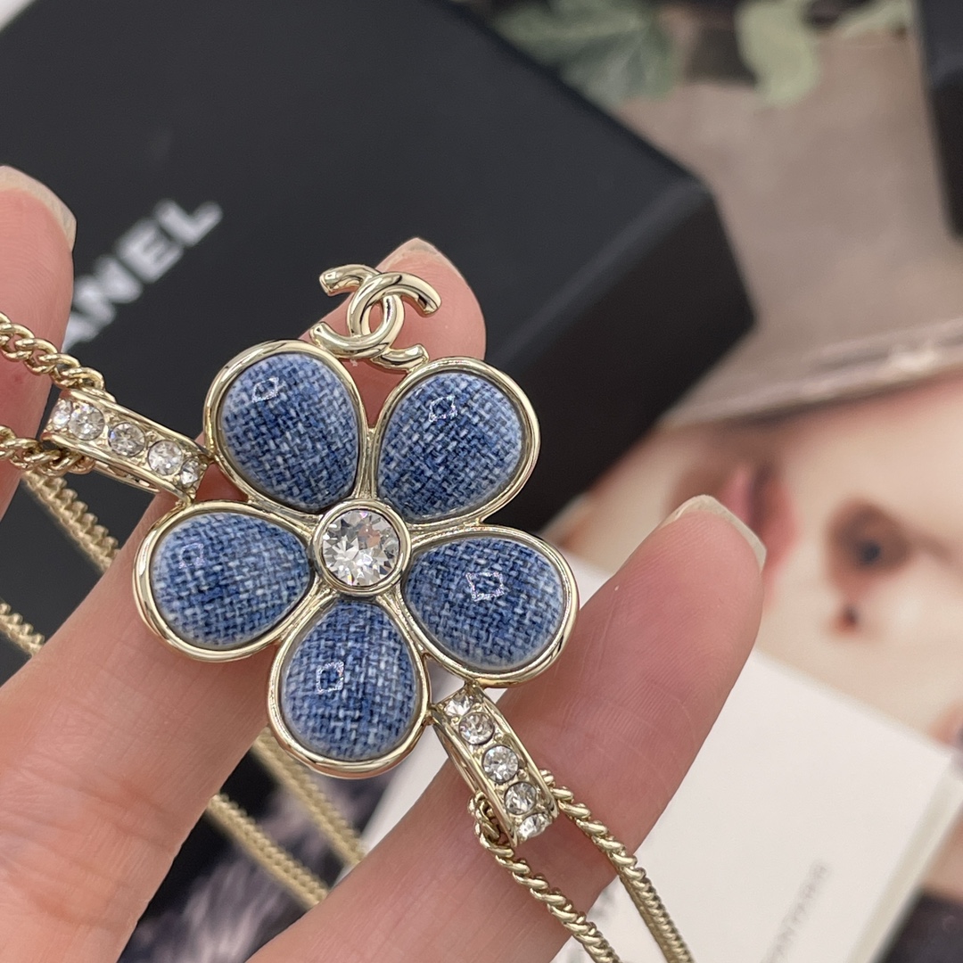 【【香仿牛仔花花吊c短项链】Z 7000!，辛芷蕾同款！26早春最新款爆款仿牛仔系列！全网首发！老规矩先