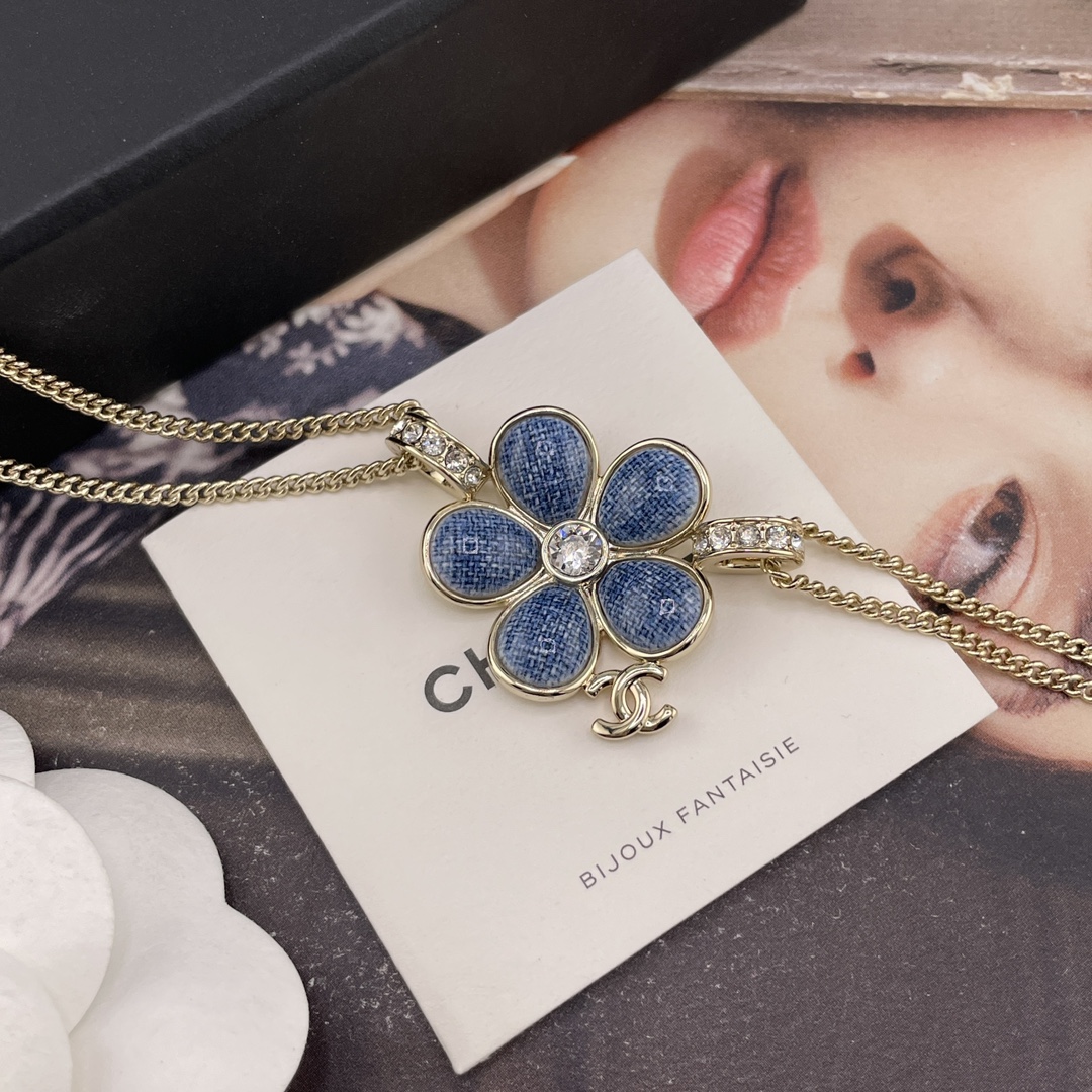 【【香仿牛仔花花吊c短项链】Z 7000!，辛芷蕾同款！26早春最新款爆款仿牛仔系列！全网首发！老规矩先