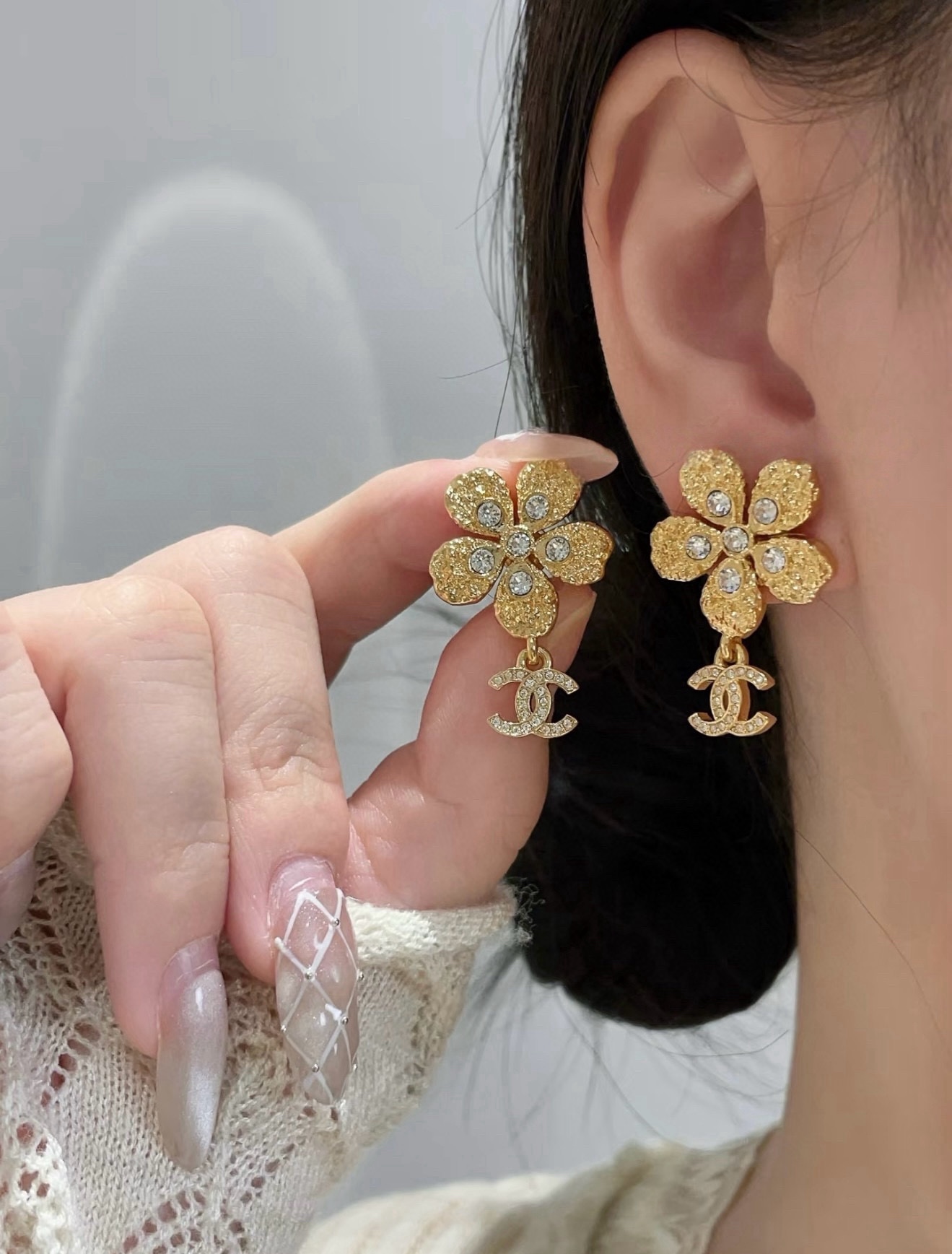 Alta calidad, pendientes de flor dorada colgante】Z 6600! ¡Última serie de principios de primavera 26! ¡Disponible! ✨ ¡E…