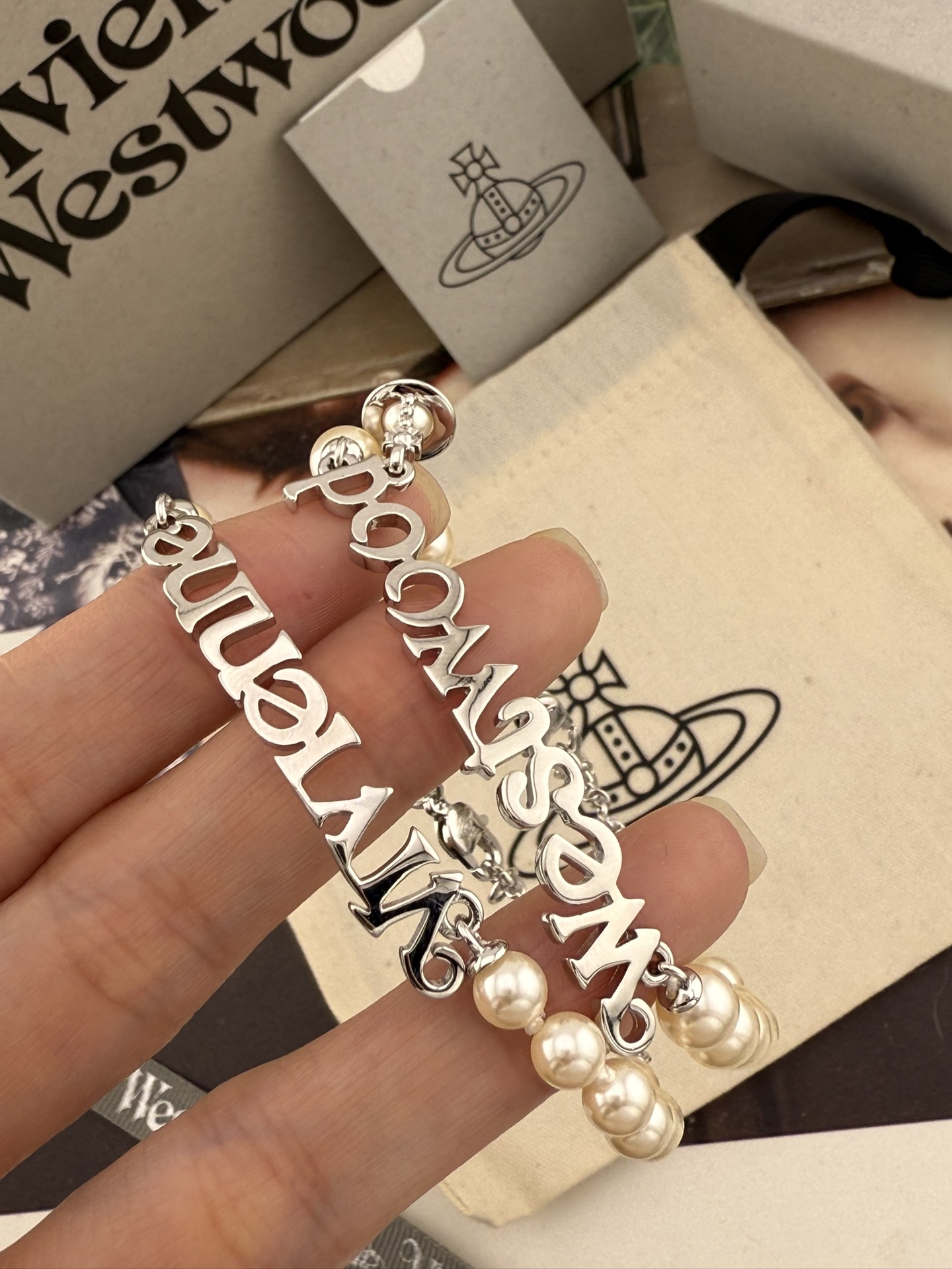 【【VivienneWestwood】宝宝，什么是快乐星球，来，这就是快乐星球！绝美两件套珍珠字母星球手