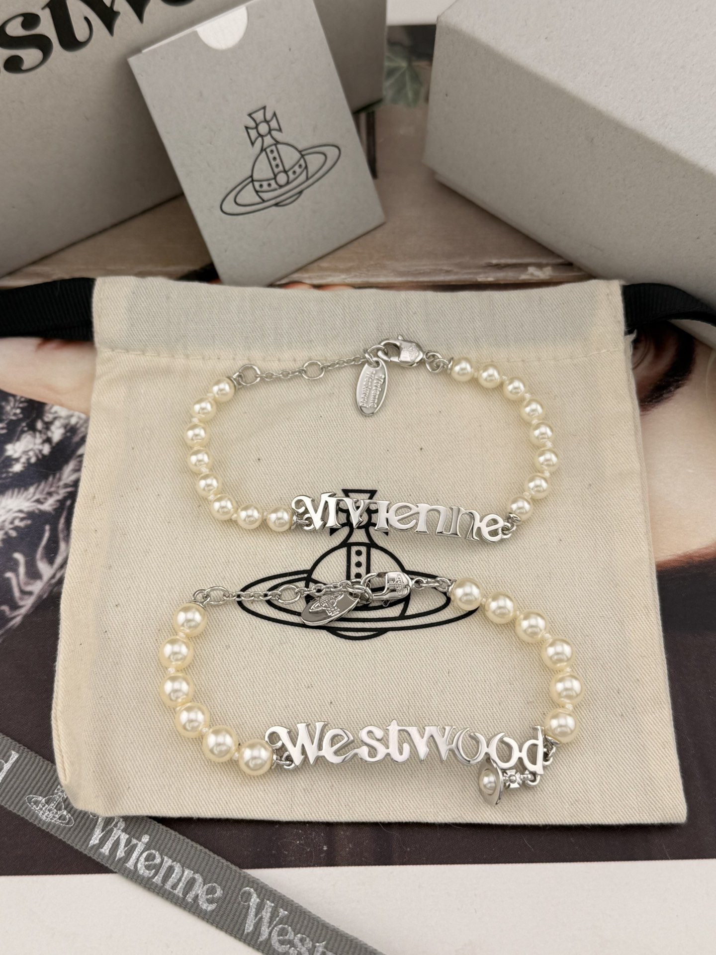 【【VivienneWestwood】宝宝，什么是快乐星球，来，这就是快乐星球！绝美两件套珍珠字母星球手