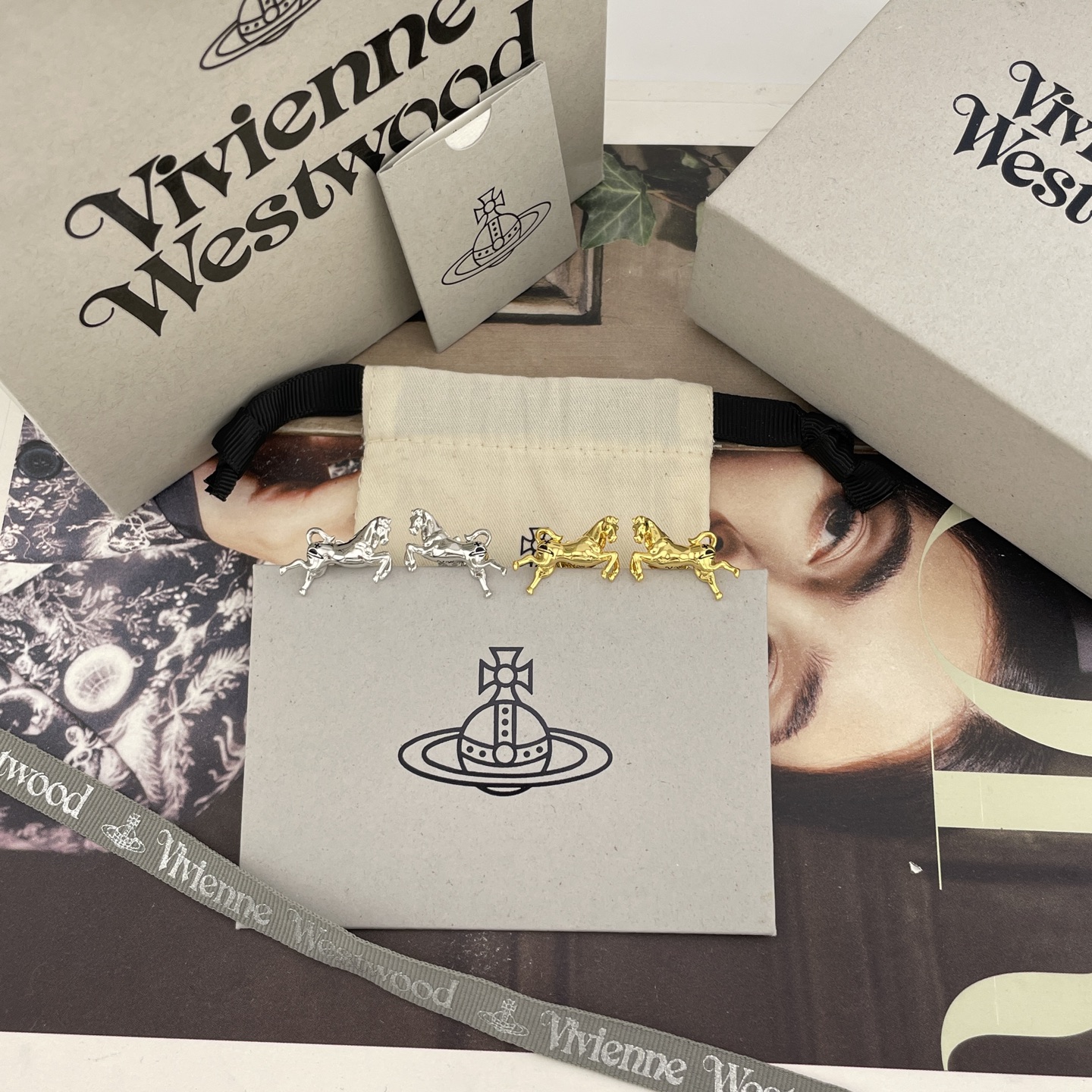 NO:688844,88160【Vivienne Westwood】Baby, what is a happy planet? Come on, this is a happy planet!  Love it so much!  Juejuezi’s three-dimensional pony design!  It is highly recommended that you close your eyes and enter!  The pure crown ball is a classic symbol, and the shining rings of Saturn outline the future as the waves flow, opening up a new encounter with the future!  I love it so much. When I get it, I can completely feel its texture, feel and gloss. It’s so nice and exquisite!  It adds a lot of cool and fashionable pretty looks, making the punk look a little girly at the same time, bringing with it a group of fashion fans!  It’s really beautiful, can be salty or sweet, pure or delicious!  Fall in love at first sight, definitely the leader in the 'practical + high-end' world, absolute yyds, absolute treasure, timeless Saturn, Cardia high-end jewelry1986090988160【Vivienne Westwood】宝宝,什么是快乐星球,来,这就是快乐星球！太爱啦！绝绝子立体小马设计！重磅推荐闭眼入准没错！纯粹王冠球是经典的象征,闪耀土星环勾勒未来波光流转间,开启一场与未来的崭新际遇！太爱啦拿到手完完全全可以感受到它的质感,手感,光泽感超nice超级精致！增添不少冷艳时髦的俏丽模样,使得朋克同时又有点小少女,自带一群时尚粉！真的敲好看,可盐可甜,可纯可欲！一眼便钟情,绝对是“实用+高级”界的杠把子,绝对的yyds,绝对的宝藏永不过时的土星,,卡迪亚高端饰品,Jewelry