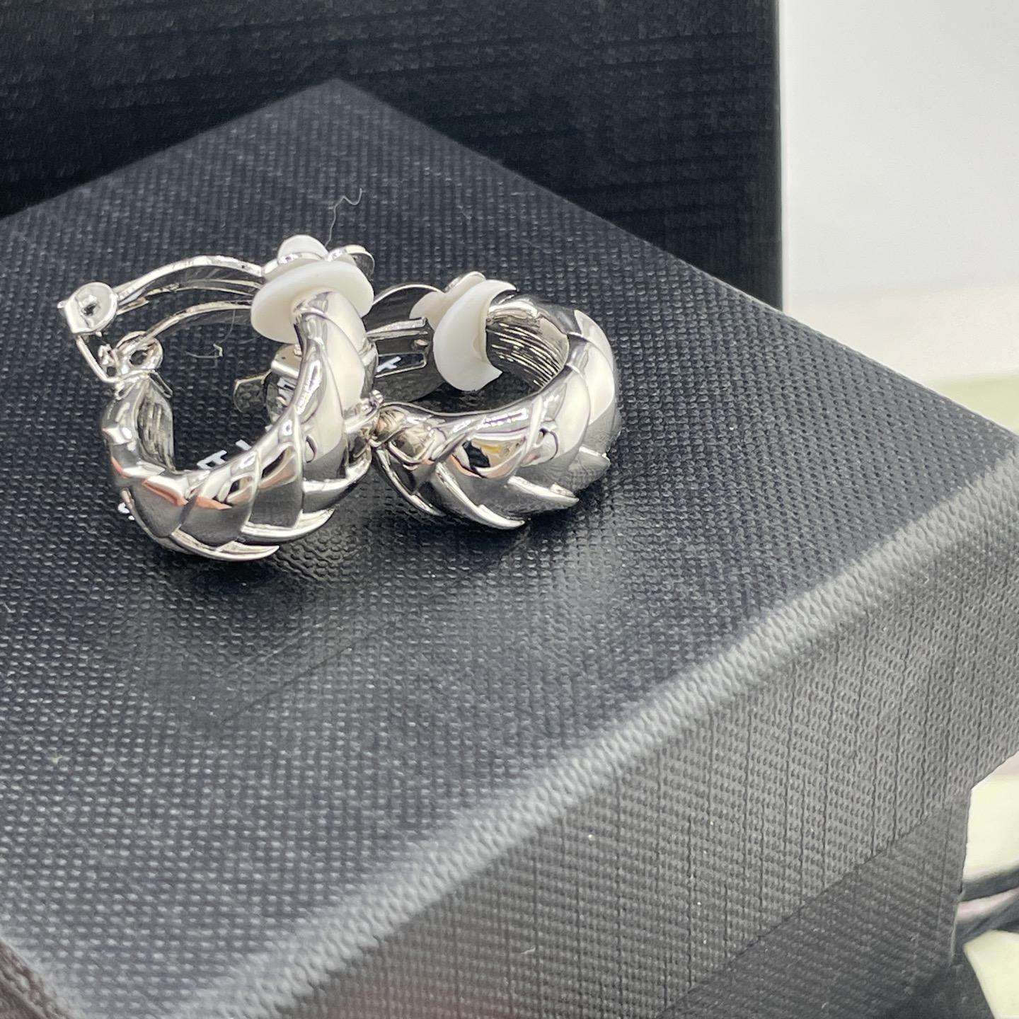 【】 【ys1节节高耳夹】中古款！这款真的太宝藏款了❗️！一眼爱上！真心太绝啦❗️超飒的设计✨ 极简又有