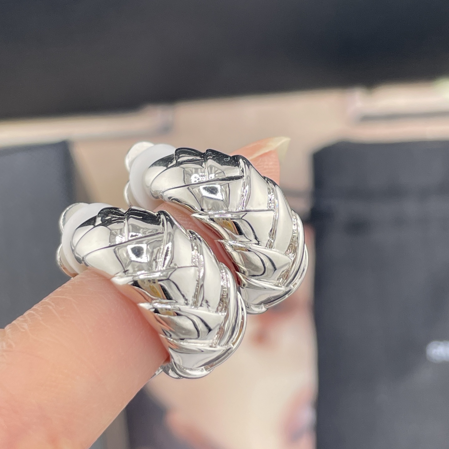 【】 【ys1节节高耳夹】中古款！这款真的太宝藏款了❗️！一眼爱上！真心太绝啦❗️超飒的设计✨ 极简又有