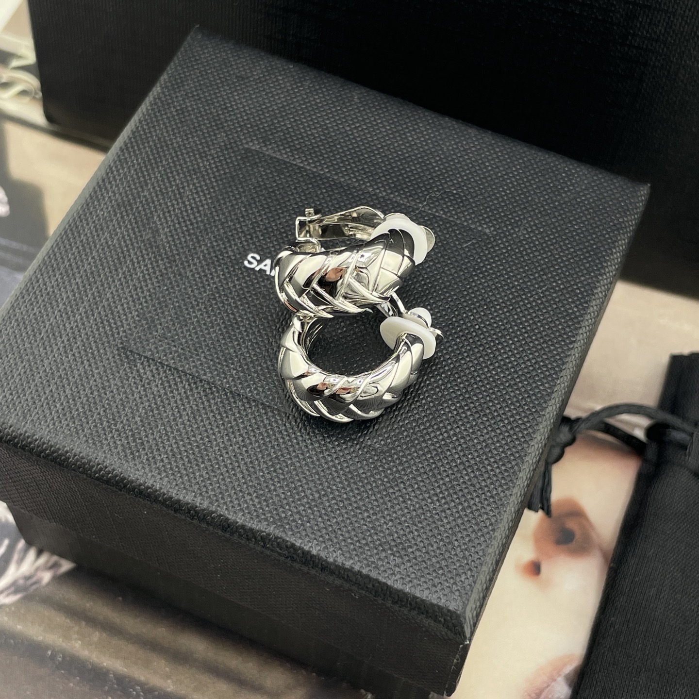 【】 【ys1节节高耳夹】中古款！这款真的太宝藏款了❗️！一眼爱上！真心太绝啦❗️超飒的设计✨ 极简又有