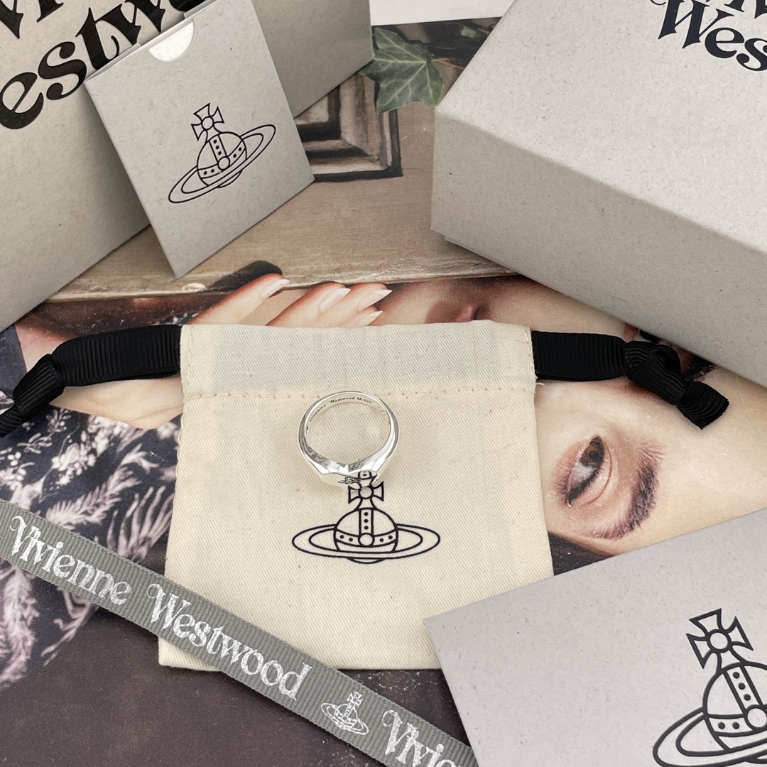 NO:703042,88150【VivienneWestwood】Baby, what is a happy planet? Come on, this is a happy planet!  Beautiful planet love ring, one size fits all M!  Highly recommended, you must enter, you will definitely enter with your eyes closed!  The pure crown ball is a classic symbol, and the shining rings of Saturn outline the future as the waves flow, opening up a new encounter with the future!  Mirror polished!  When you get it in your hand, you can completely feel its texture, feel, and gloss. It has a super nice inner ring and an embossed love star design!  It adds a lot of cool and fashionable pretty looks, making the punk look a little girly at the same time, bringing with it a group of fashion fans!  It’s really beautiful, can be salty or sweet, pure or delicious!  I fell in love at first sight, it is definitely a leader in the 'practical + high-end' world, an absolute yyds, an absolute treasure that will never go out of style!  ,,ring,Cardia high-end jewelry1986090988150【VivienneWestwood】宝宝,什么是快乐星球,来,这就是快乐星球！绝美星球爱心戒指,均码M码！重磅推荐,一定要入,闭眼入准没错！纯粹王冠球是经典的象征,闪耀土星环勾勒未来波光流转间,开启一场与未来的崭新际遇！度镜面抛光！拿到手完完全全可以感受到它的质感,手感,光泽感超nice内圈还有浮雕爱心星星设计！增添不少冷艳时髦的俏丽模样,使得朋克同时又有点小少女,自带一群时尚粉！真的敲好看,可盐可甜,可纯可欲！一眼便钟情,绝对是“实用+高级”界的杠把子,绝对的yyds,绝对的宝藏永不过时！,,ring,卡迪亚高端饰品,Jewelry