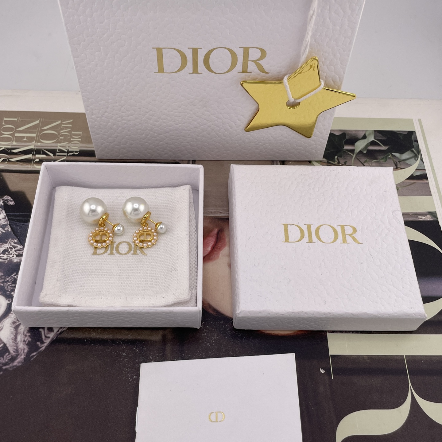 NO:720792,88160 [D Small circle bead double bead earrings] Z, for large quantities, please contact us. The latest and most beautiful series in early spring 2026 is in stock!  The old rule is first come first served!  Send packaging!  The very classic CD design is super versatile!  Made of uniform ZP brass material with Swarovski millet beads, classic, versatile and durable, simple and elegant!  Super recommended!  Close your eyes and enter [wit][wit], Cardia high-end jewelry1986090988160【D 小圈围珠双珠耳钉】Z ,量大咨询客Fu2026早春最新款绝美系列现货！老规矩先到先得！送包装！非常经典的CD设计超级百搭！一致ZP黄铜材质,颗颗施华洛小米珠,经典百搭耐看,简约大方！超级推荐！闭眼入[机智][机智],,卡迪亚高端饰品,Jewelry