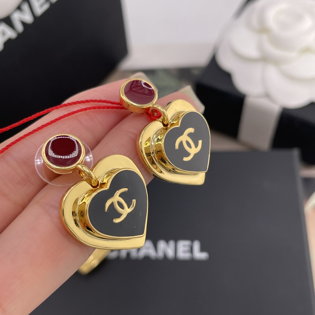 【】 Z VS 我们！认准我们家出品！只对标官网❗️无限放大对比！饰品类的工艺现在对于我们来说，完完全全