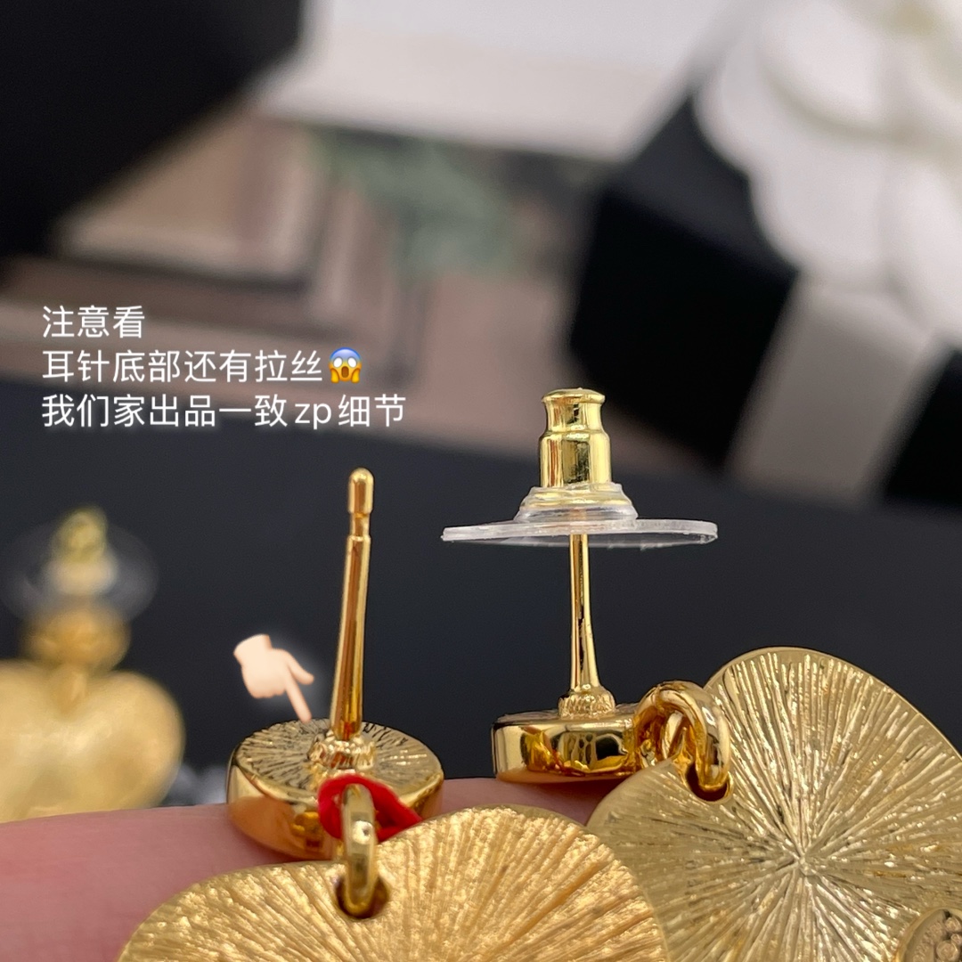 【】 Z VS 我们！认准我们家出品！只对标官网❗️无限放大对比！饰品类的工艺现在对于我们来说，完完全全