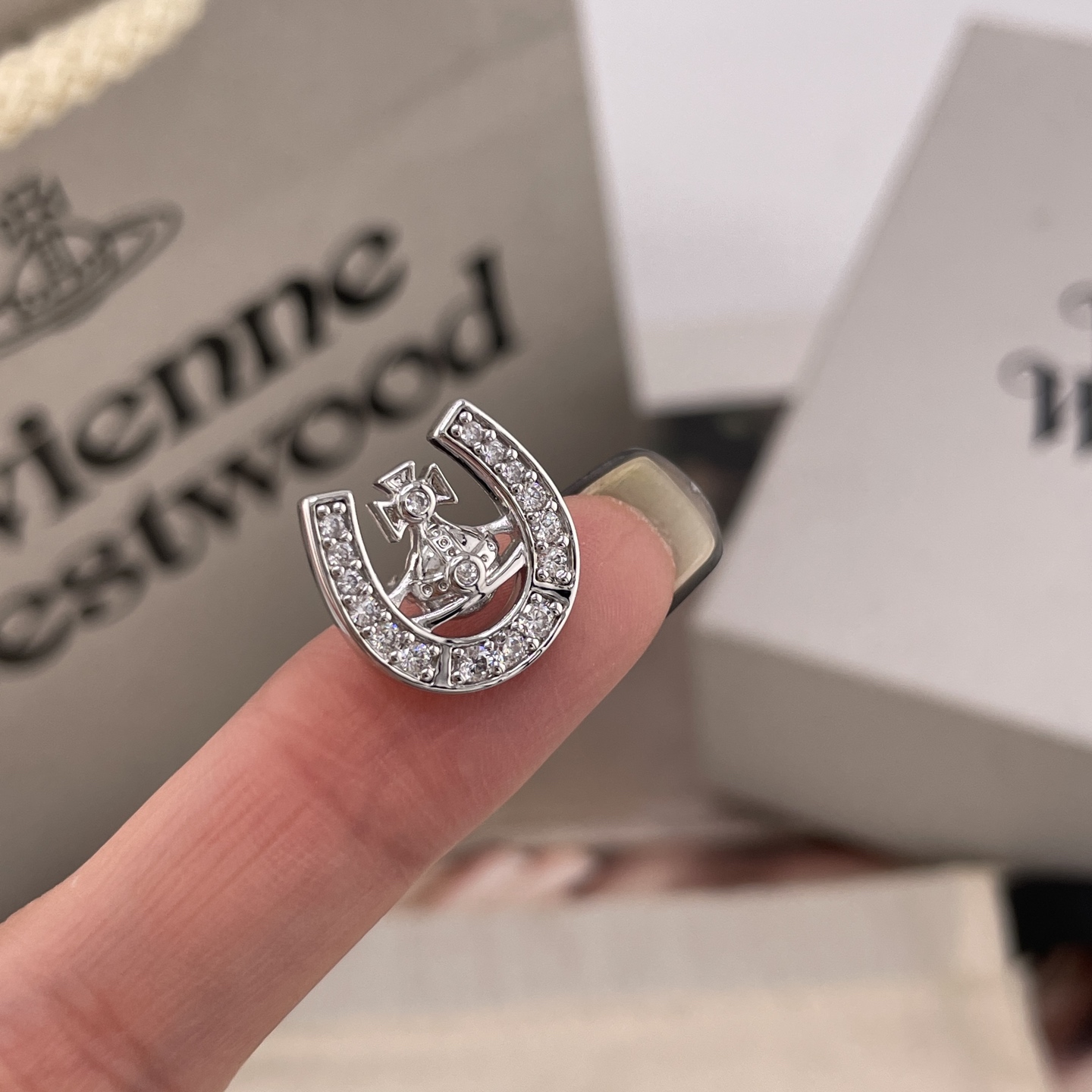 216803 [VivienneWestwood] Bebé, ¿qué es el planeta feliz? Ven, ¡este es el planeta feliz! ¡Pendientes de estrella con c…