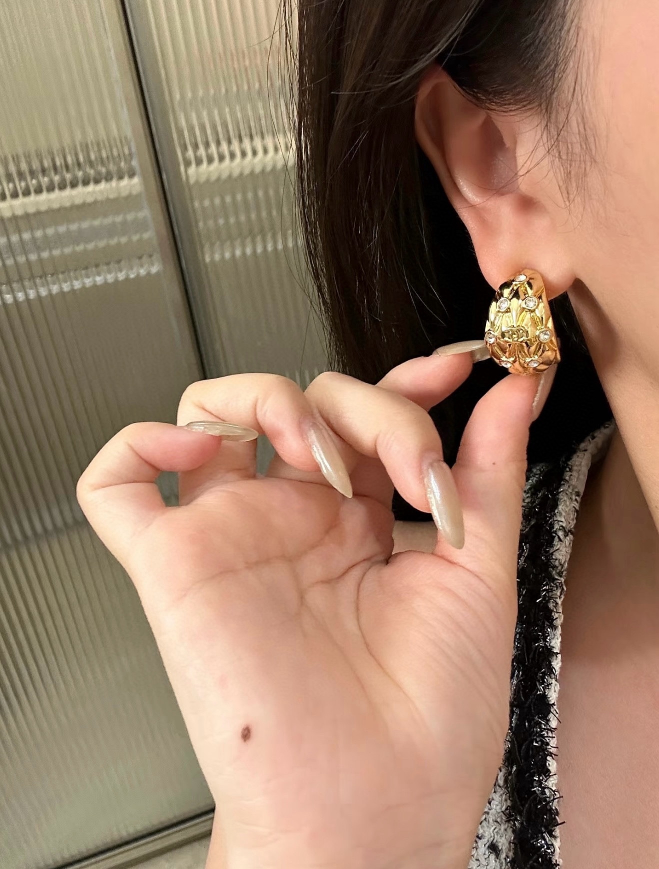 Chanel Chanel 26p 镶钻菱格纹半圈耳环