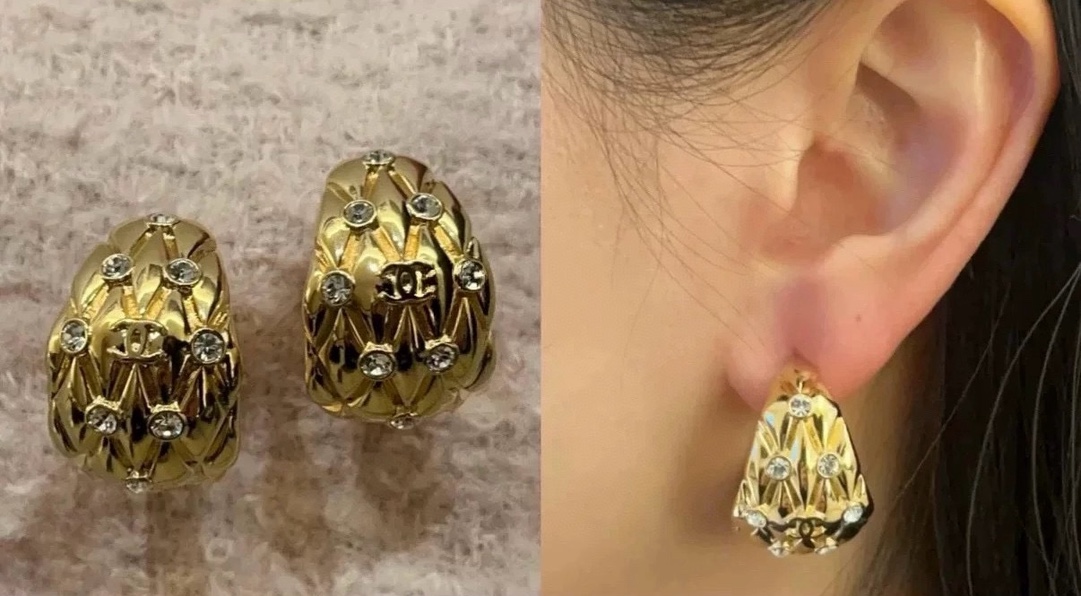 Chanel Chanel 26p 镶钻菱格纹半圈耳环