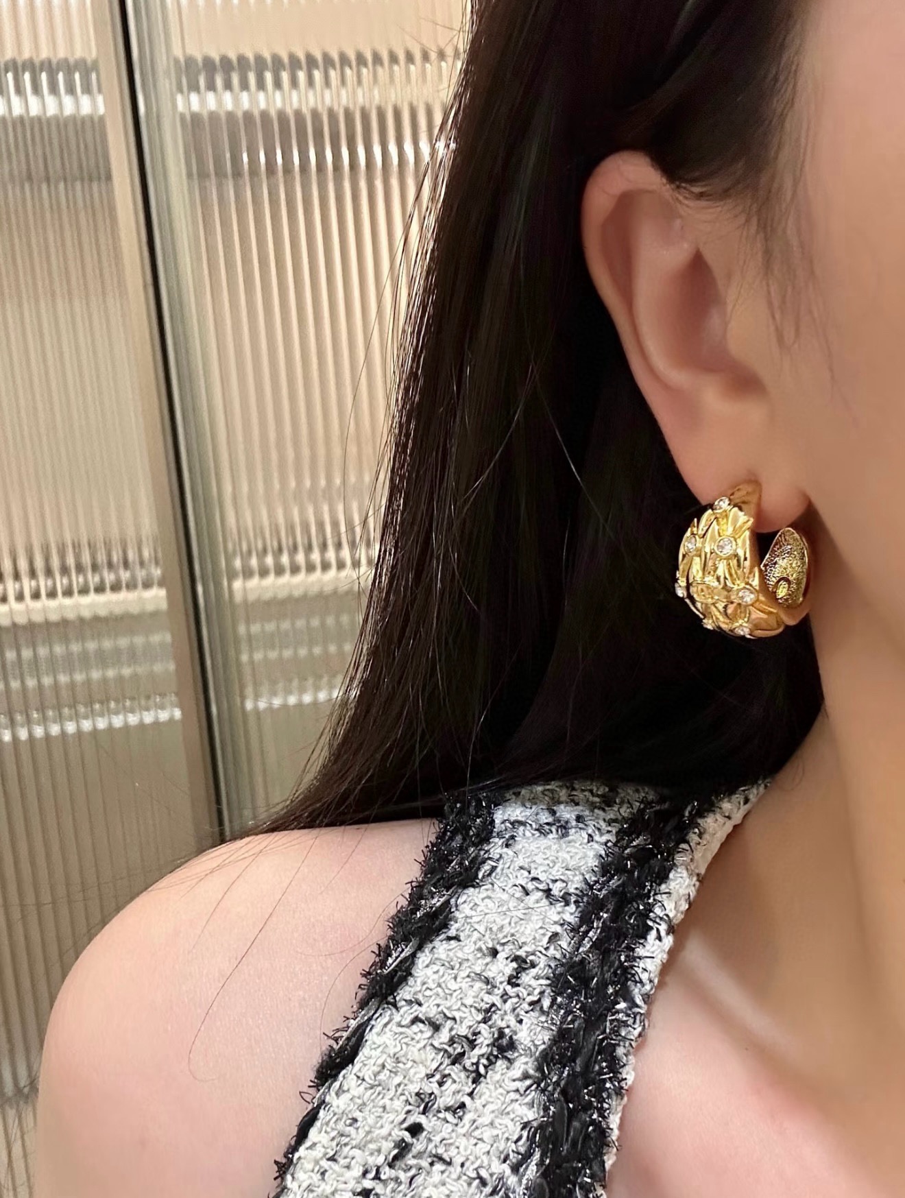 Chanel Chanel 26p 镶钻菱格纹半圈耳环