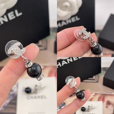 【【香小号双c吊灯笼袖耳钉】代购溢价购入Z 5500,量大咨询客Fu❗️S春夏最新款❗️绝美系列!❗️哇 【【香小号双c吊灯笼袖耳钉】代购溢价购入Z 5500,量大咨询客Fu❗️S春夏最新款❗️绝美系列!❗️哇