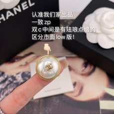 【【香大号金c白珠耳钉】Z 5600!现货!老规矩先到先得!最新款系列!超级经典的设计,必入系列!!非常 【【香大号金c白珠耳钉】Z 5600!现货!老规矩先到先得!最新款系列!超级经典的设计,必入系列!!非常