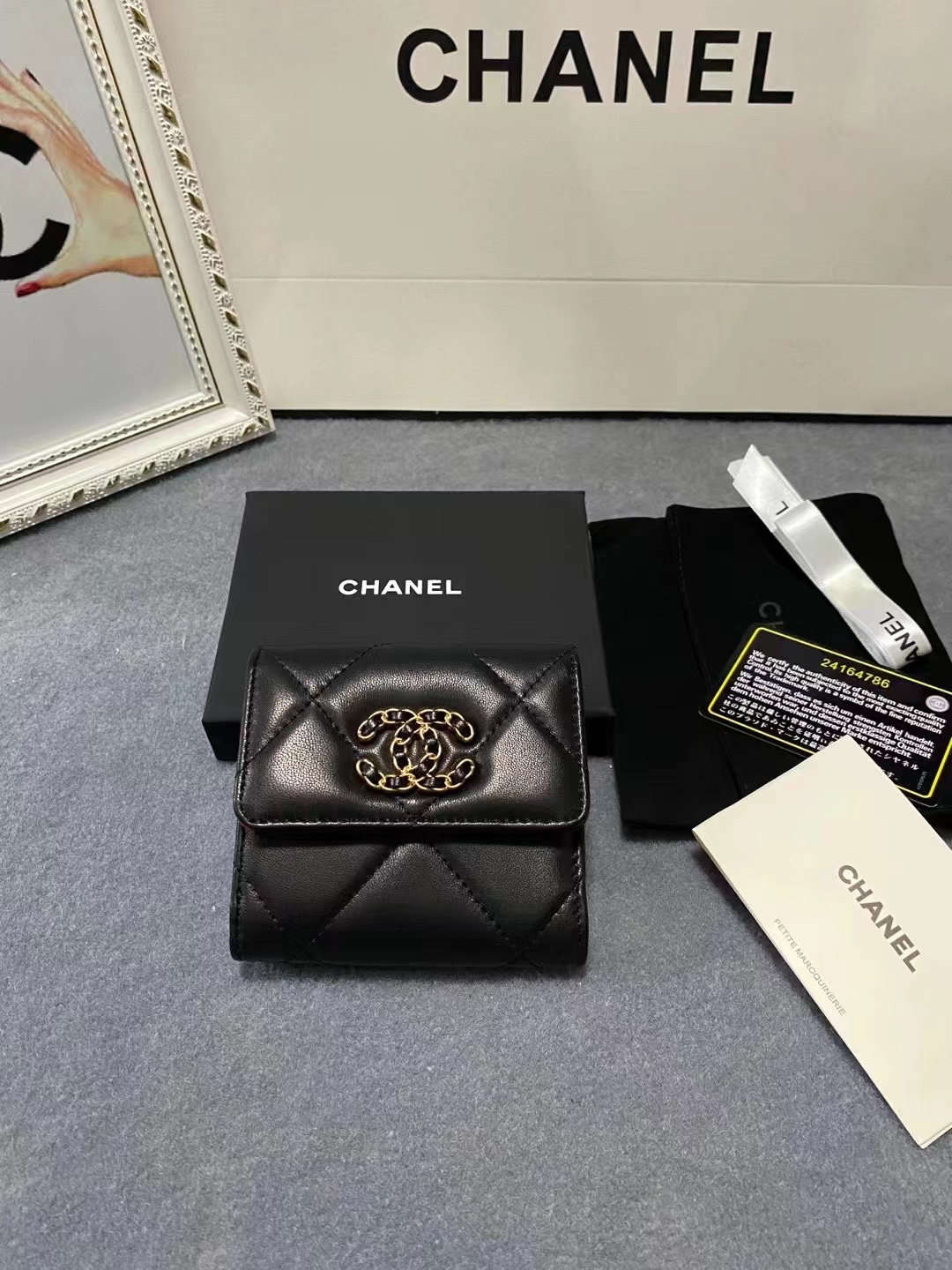 Chanel 19K Super-Heavy Diamond Stripe Chain Wallet AP0794 Size 9.3*10.6*3💰270
