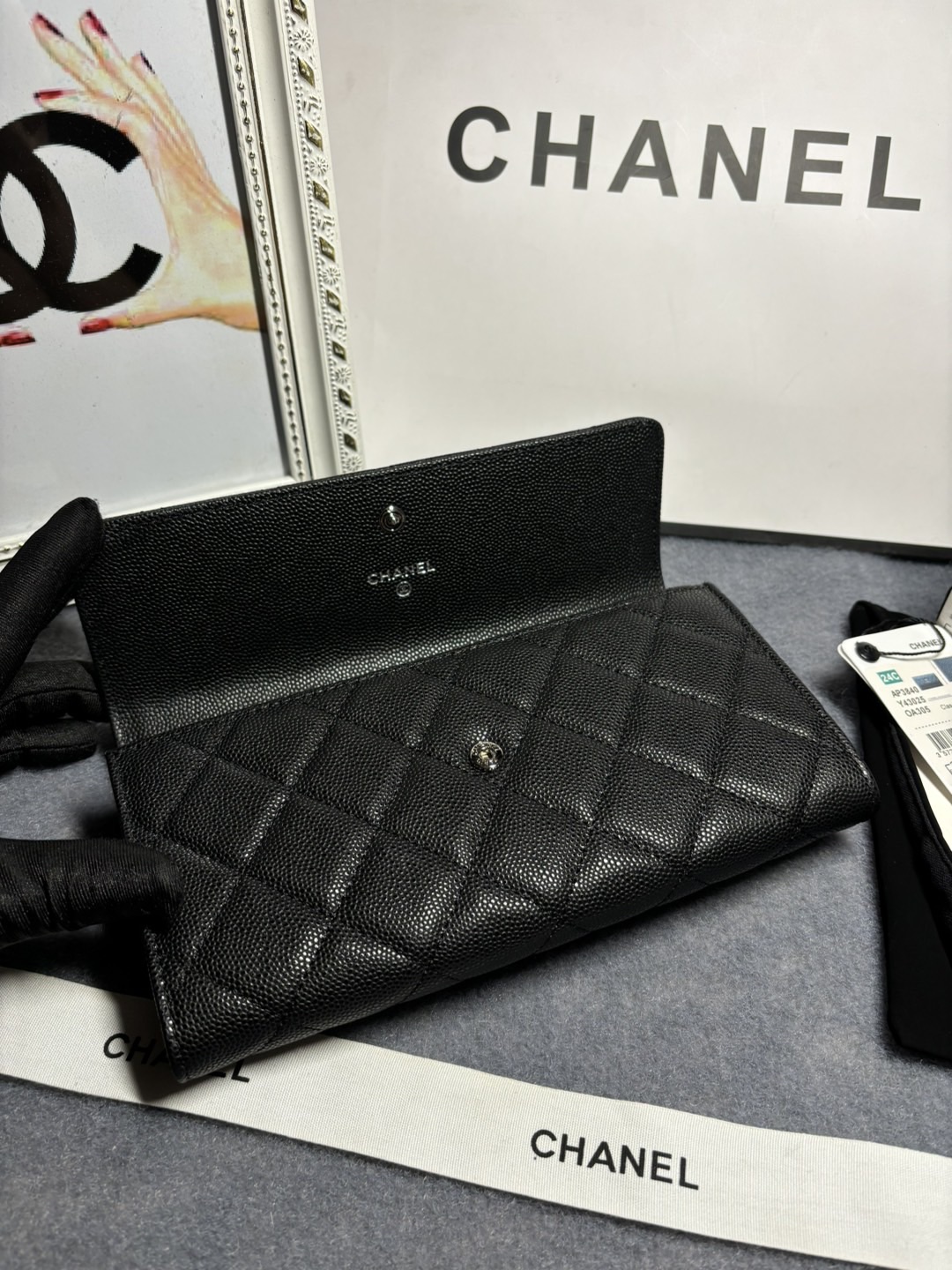 Chanel Mouthcap and Purse: Exquisite Details in Size 10.4*19.4*3cm - 图片 5