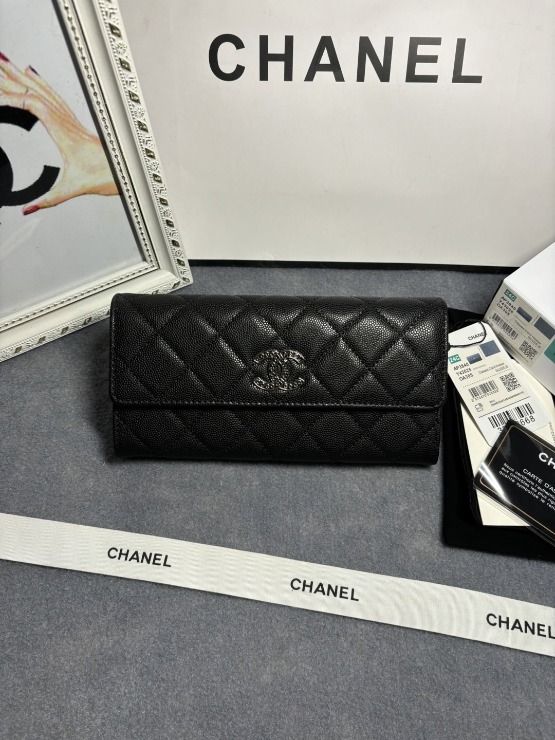 Chanel Mouthcap and Purse: Exquisite Details in Size 10.4*19.4*3cm - 图片 1