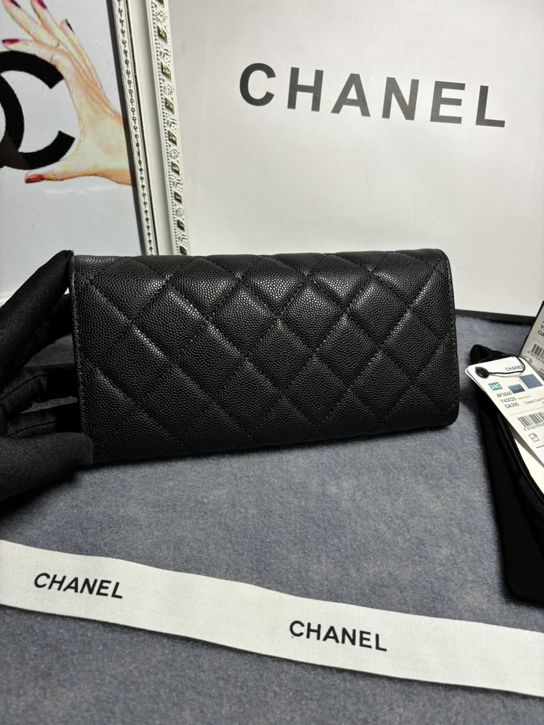 Chanel Mouthcap and Purse: Exquisite Details in Size 10.4*19.4*3cm - 图片 2