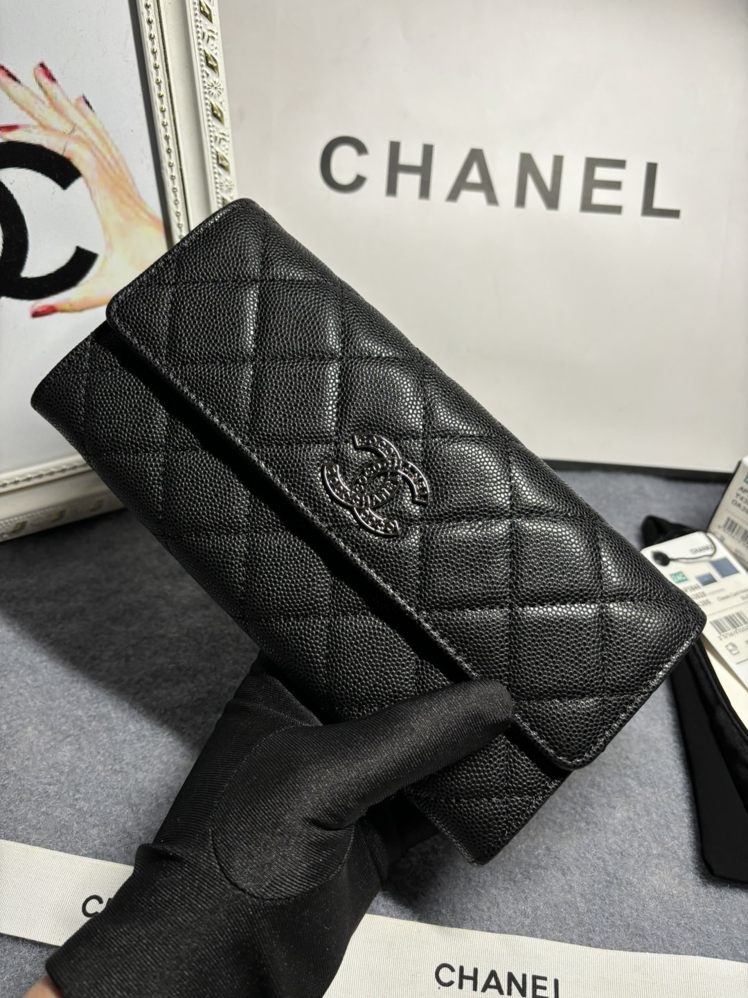 Chanel Mouthcap and Purse: Exquisite Details in Size 10.4*19.4*3cm - 图片 3