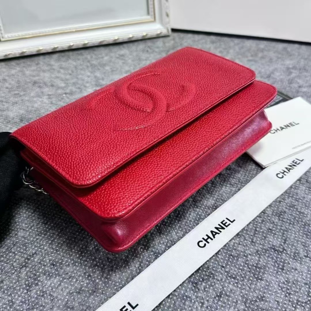 【  Chanel  】   008双C原版球纹WOC小包,时尚大气的双C让你更有自信,银色长链可收藏于
