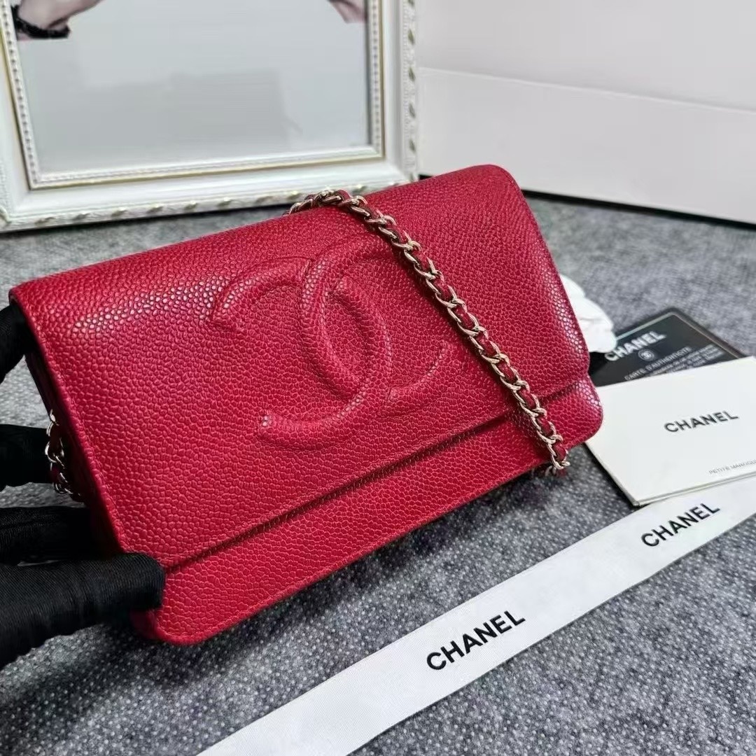 【  Chanel  】   008双C原版球纹WOC小包,时尚大气的双C让你更有自信,银色长链可收藏于