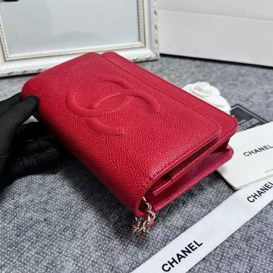 【  Chanel  】   008双C原版球纹WOC小包,时尚大气的双C让你更有自信,银色长链可收藏于